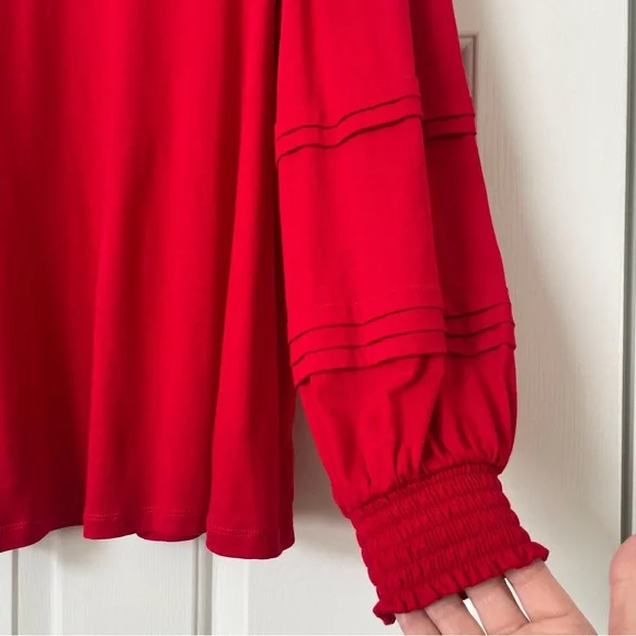 The perfect pullover red top - Picture 2 of 7